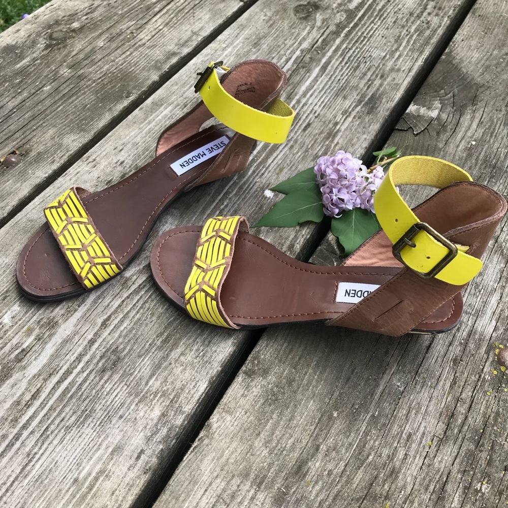 Steve Madden Rascal Sandals Size 6 Neon Yellow